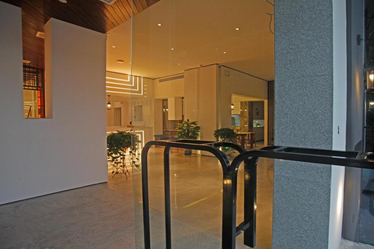 Hotel 張家界武陵源北岸輕奢客棧 森林公園店 Zhangjiajie Esterno foto